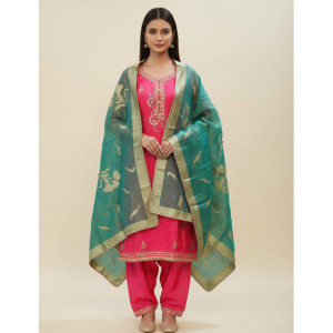 Elegant Peach & Floral Embroidery Salwar Suit Set